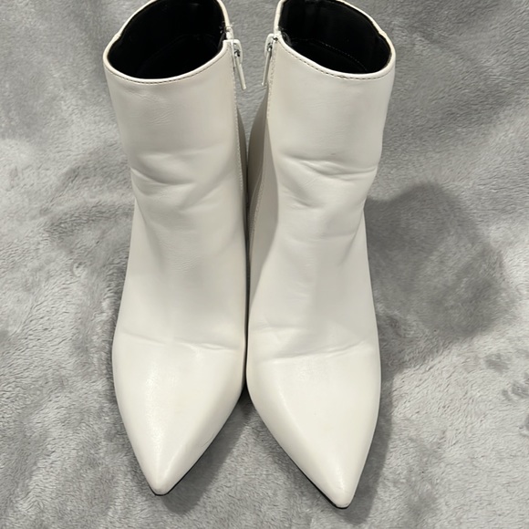White high heel ankle boots, size US size 7 1/2 - Picture 2 of 5